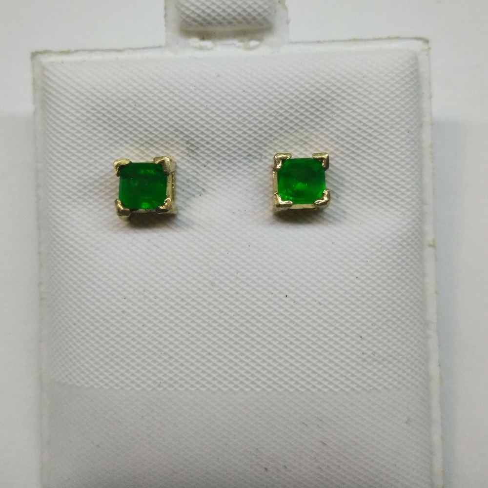 Emeral earrings 14k yellow gold